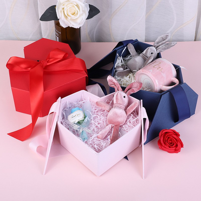Herzförmige Geschenkbox mit Doppeltür und Schleife