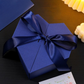 Herzförmige Geschenkbox mit Doppeltür und Schleife